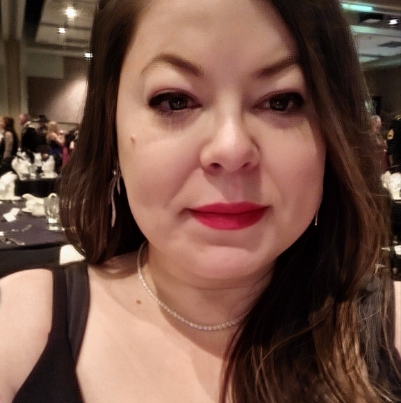 Meet your Posher, Amber - Picture 2 of 2